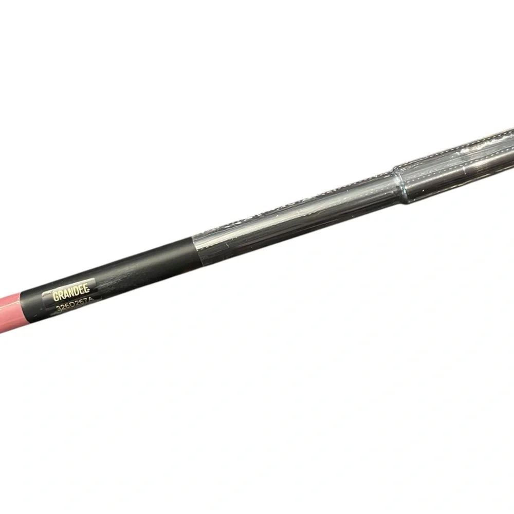 MAKEUP REVOLUTION Retro Luxe Matte Lip Contour Kit GRANDEE Pink Vegan CF NEW‎